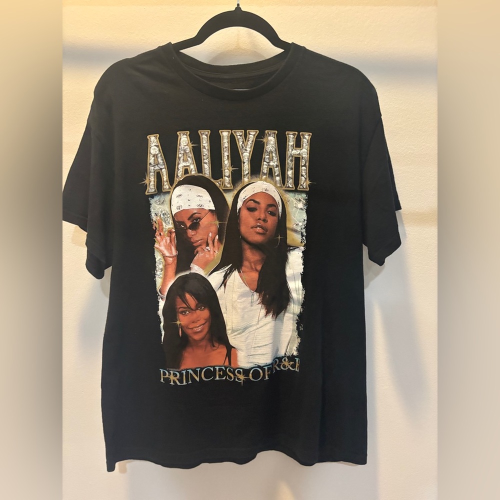 Aaliyah Black Graphic Tee - Short Sleeve